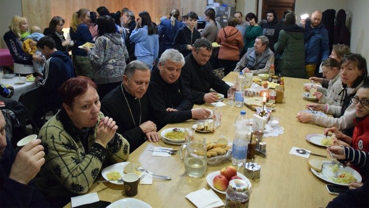 Esmoler Pontifício com ucranianos em Lviv