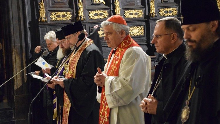 Cardeal Krajewski na Catedral de Lviv