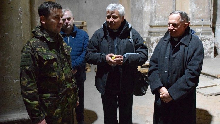 Kard. Krajewski zakończył wizytę na Ukrainie 