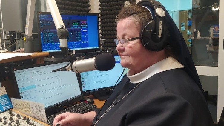 Siostra Lucyna Grząśko w studiu Radia Maryja w Kijowie