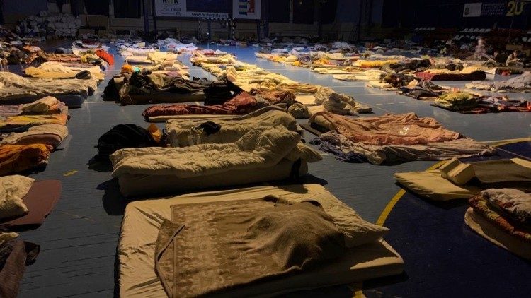 Centro Esportivo tranformado em centro de acolhida na Eslováquia, fronteira com Ucrânia 