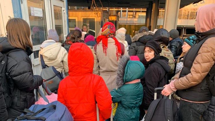 Ukrainian refugees are welcomed to Slovakia