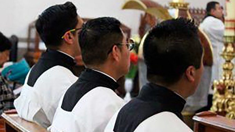 España: En el curso 2021-2022 son 1.028 seminaristas mayores y 811 menores