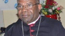 DOM-ESTANISLAU-CHINDECASSI-PRESIDENTE-DA-CARITAS-ANGOLA-copy--rsz.jpg
