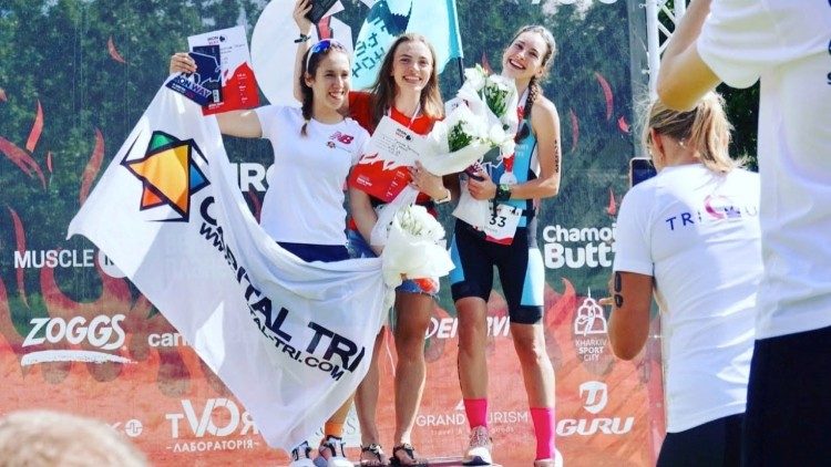 Sul podio al primo posto, in una gara dell'agosto 2020