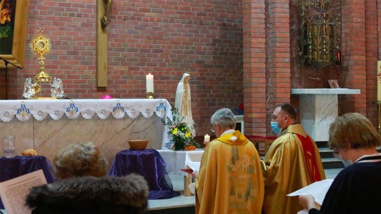 Богослужение в кафедральном соборе Преображения Господня (Новосибирск, 25 марта 2022 г.)