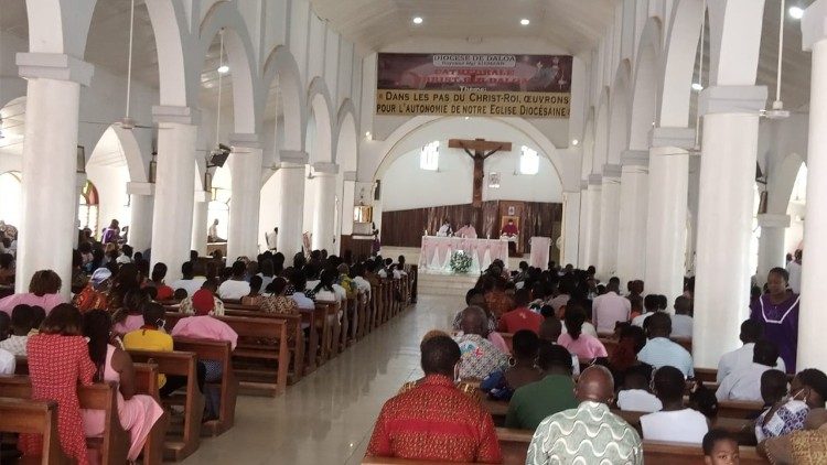 Bishop Yao Kouadio, of the Diocese of  Daloa, Costa d'Avorio, launching the funding appeal. 
