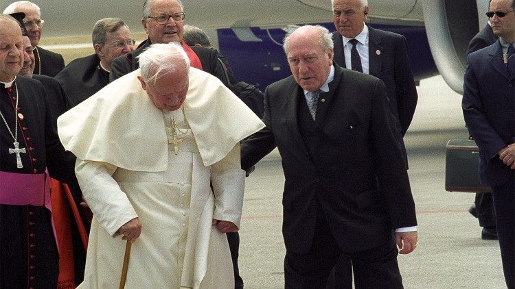 GIovanni Paolo II a Malta. Cerimonia di Benvenuto (08-05-2001).