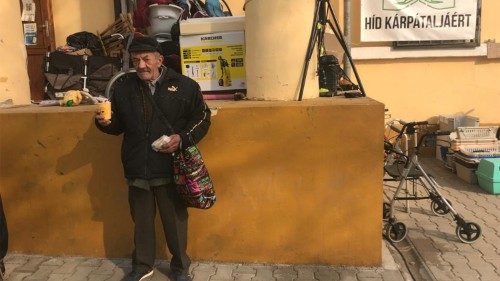 Ucraina, l'impegno dell'Ordine di Malta per i profughi al confine con l'Ungheria 