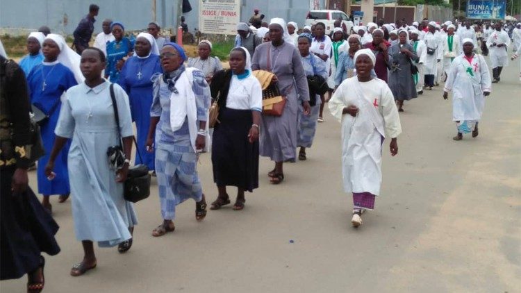 Des fidèles de Bunia en République démocratique du Congo, lors de la marche pour la paix en Ituri, le mercredi 30 mars 2022.
