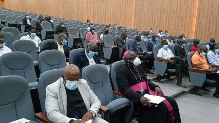 Apresentação da síntese do caminho sinodal na diocese de Benguela (Angola)