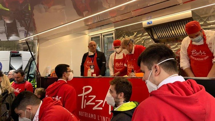 Le pizze sono state cotte accanto al colonnato di Piazza San Pietro