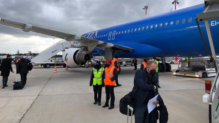 A few moments before Pope Francis boarded plane for Malta