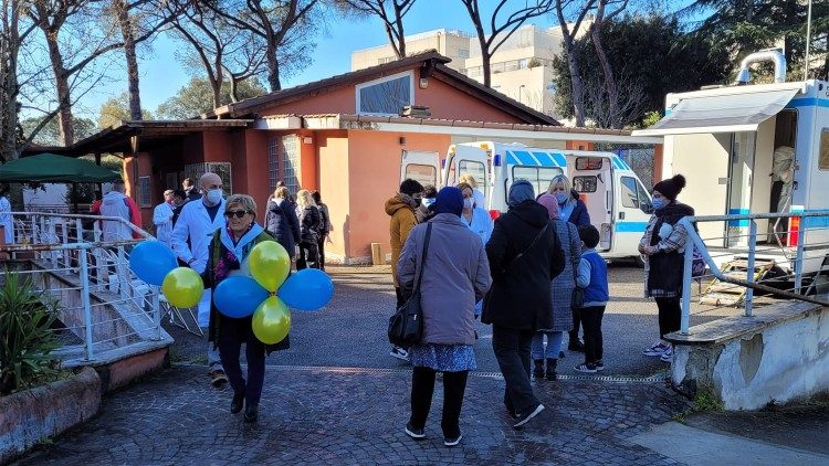 Nel piazzale le viste gratuite
