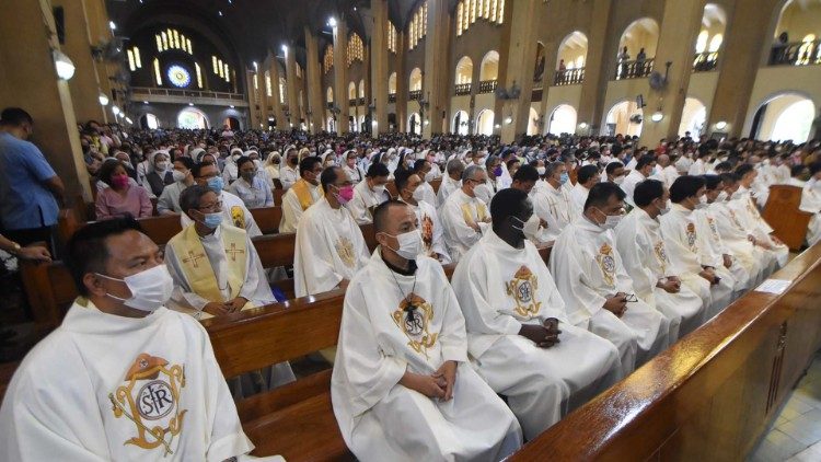 The congregation at the “Solidarity Mass for the Moral Choice”.