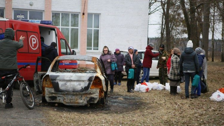 La popolazione delle zone di Bucha e Vorzel  con i pochi aiuti a disposizione