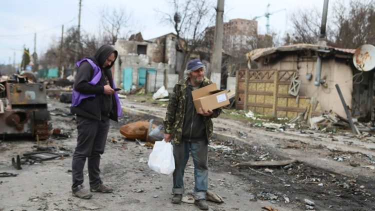 Gli abitanti della zona di Bucha e Vorzel tra le macerie delle loro città