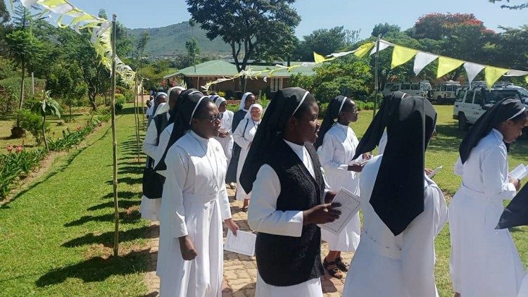 Kuna changamoto nyingi katika maisha ya kitawa na kazi za kitume