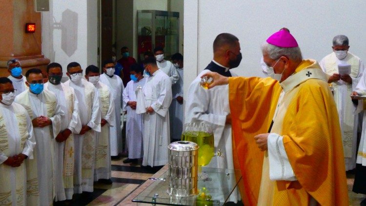 Dom Leonardo na Missa Crismal