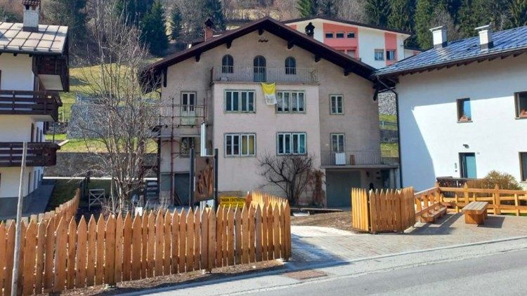 L' esterno della casa natale di Papa Luciani a Canale d'Agordo (Bl), appena restaurata