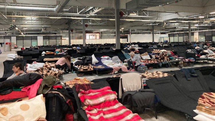 Camp d'accueil de réfugiés à Varsovie, Pologne. 