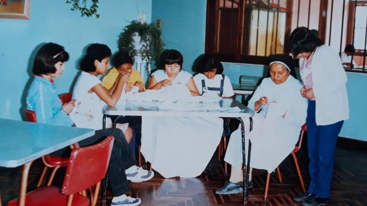 Aguchita misionera en la selva peruana