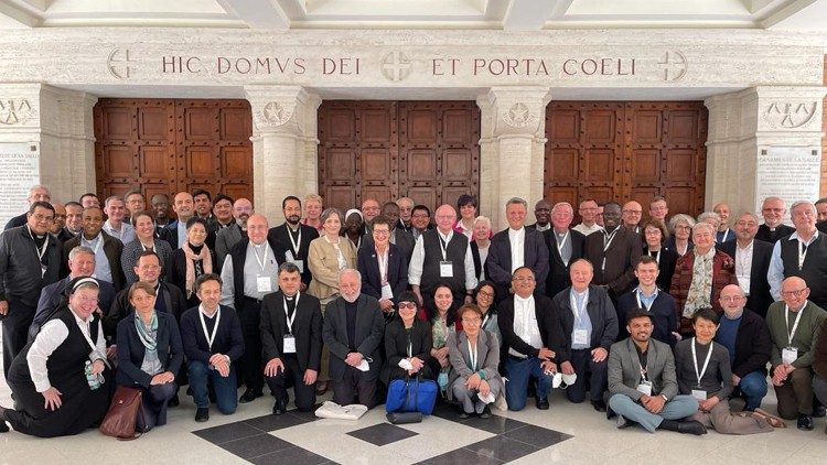 Participantes de la plenaria de comisiones de la Secretaría General del Sínodo.