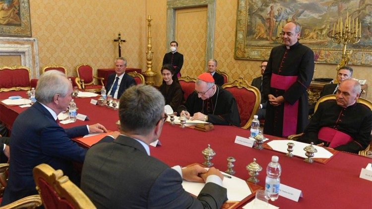 Firma del acuerdo entre la Secretaría de Estado y la "Fundación para la renovación del Cuartel de la Guardia Suiza"