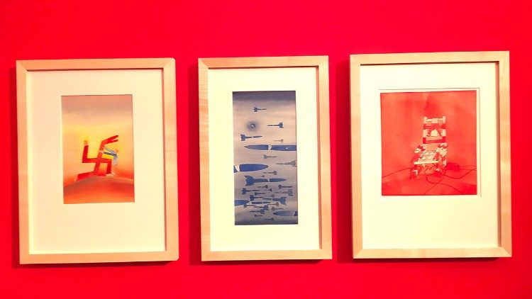 Allestimento mostra Folon Musei Vaticani