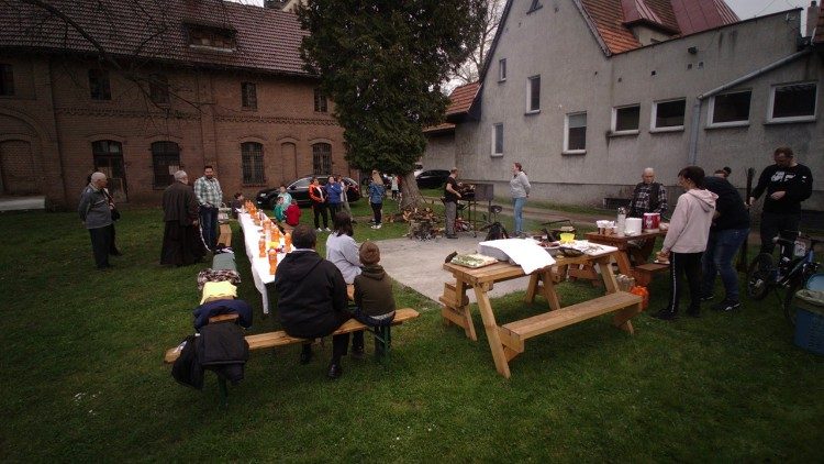 Refugiados da Ucrânia são acolhidos pela unidade da Fazenda da Esperança na Polônia