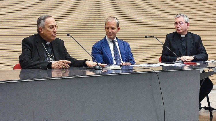 Presentación del libro-entrevista "Praedicate Evangelium. Una nueva curia para un tiempo nuevo” .