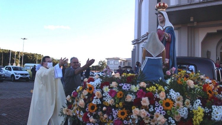 Homenaje a la Virgen María