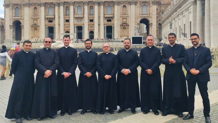 Sacerdotes brasileiros presentes na audiência com o Papa Francisco neste sábado, 7 de maio