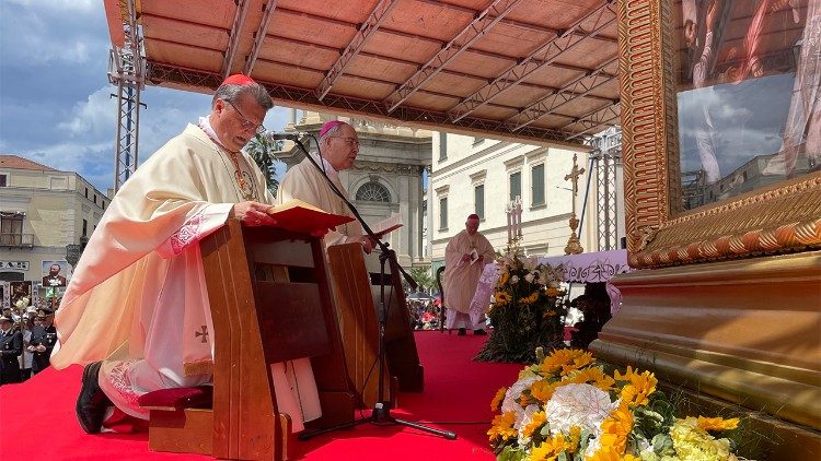 Un momento della celebrazione a Pompei