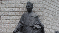 Nimgue_statue_Titus_Brandsma.png