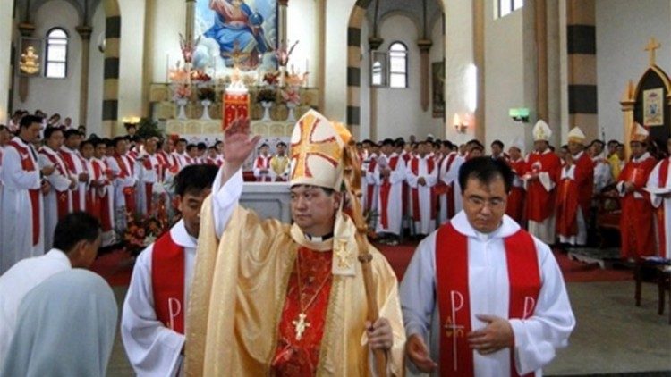 Bispo Wu Junwei na sua diocese de Yuncheng (Shanxi)