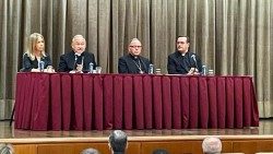 Mons.-Pena-Parra---conferenza-in-Portogallo.jpg