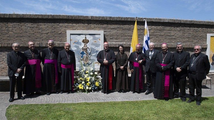 Foto di gruppo al termine dell'inaugurazione