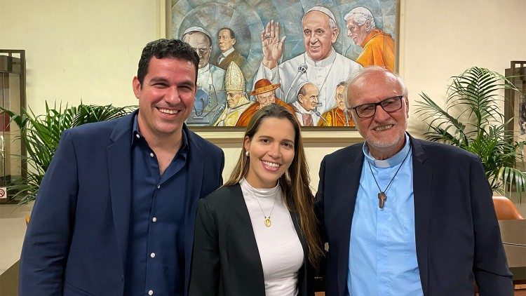 Edwin e Raquel, da Obra Lumen, e Pe. Chiera, da Casa do Menor