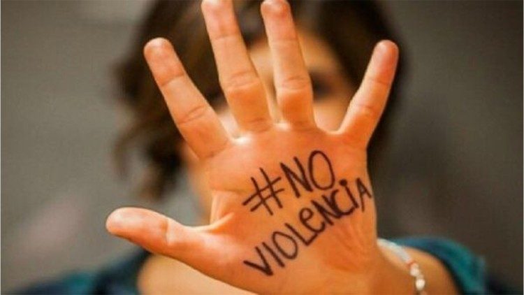 Una donna contro la violenza (archivio)