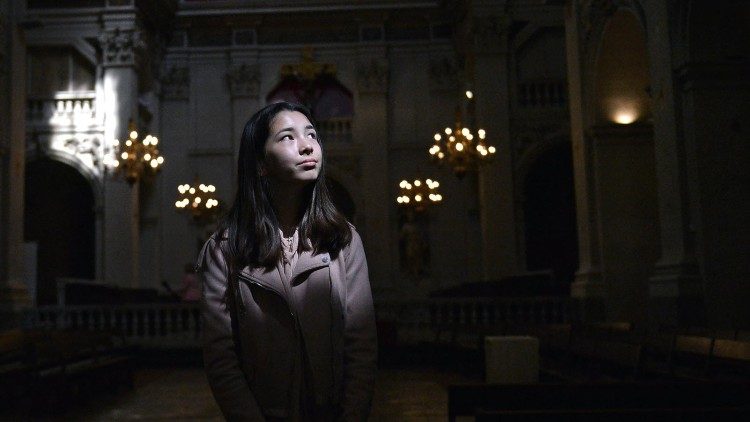 Mayline Tran na Missa de beatificação de Pauline Jaricot