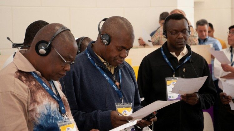 Fratelli al lavoro durante il Capitolo