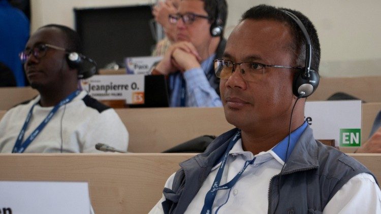 Fratelli al lavoro durante il Capitolo