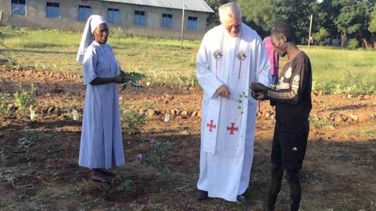 Gli abitanti di Riwoto, come Mark Lopungoi, hanno mostrato a p. Galvin come vivere in comunione con il creato.