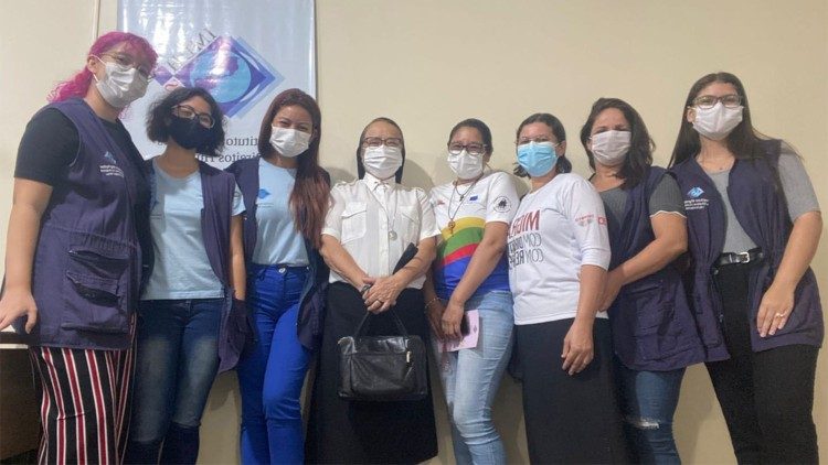 A equipe local do IMDH Solidário acolheu com carinho a Presidente da CRB