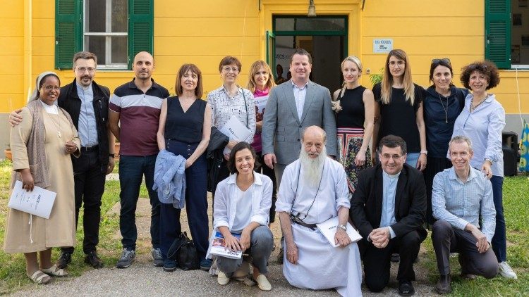 Foto di gruppo nel giardino della Casa. Foto Lorenzo Monacelli, GSf