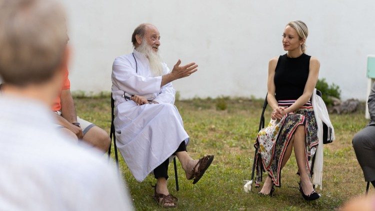 Un momento del confronto in giardino. Foto Lorenzo Monacelli, GSf