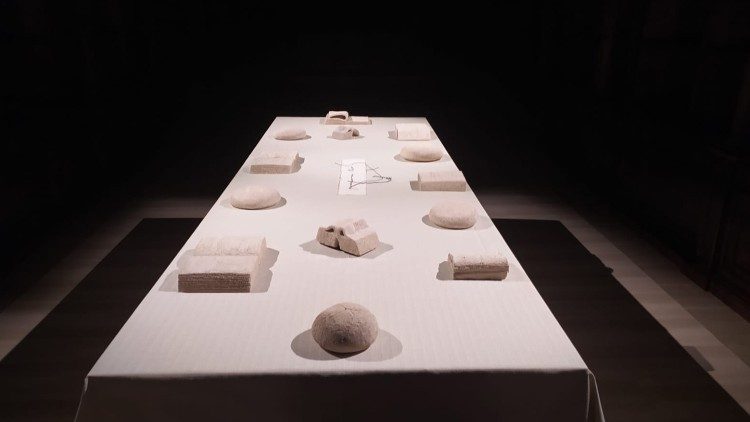 La mostra "L'arte di tessere la libertà. Maria Lai incontra la Biblioteca Apostolica Vaticana"