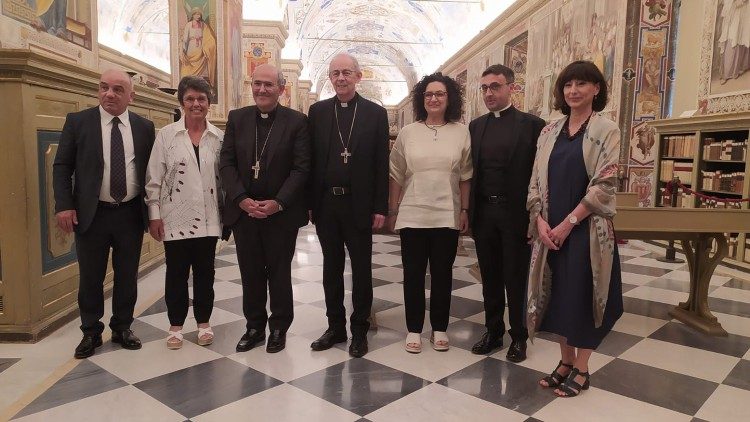 La presentazione della mostra "L'arte di tessere la libertà. Maria Lai incontra la Biblioteca Apostolica Vaticana" nel Salone Sistino della Biblioteca Apostolica Vaticana