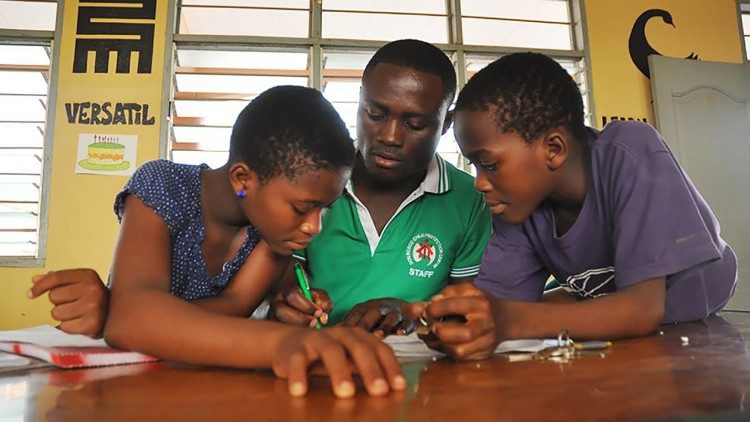 Jóvenes en formación en el Centro de Protección de la Infancia de Don Bosco